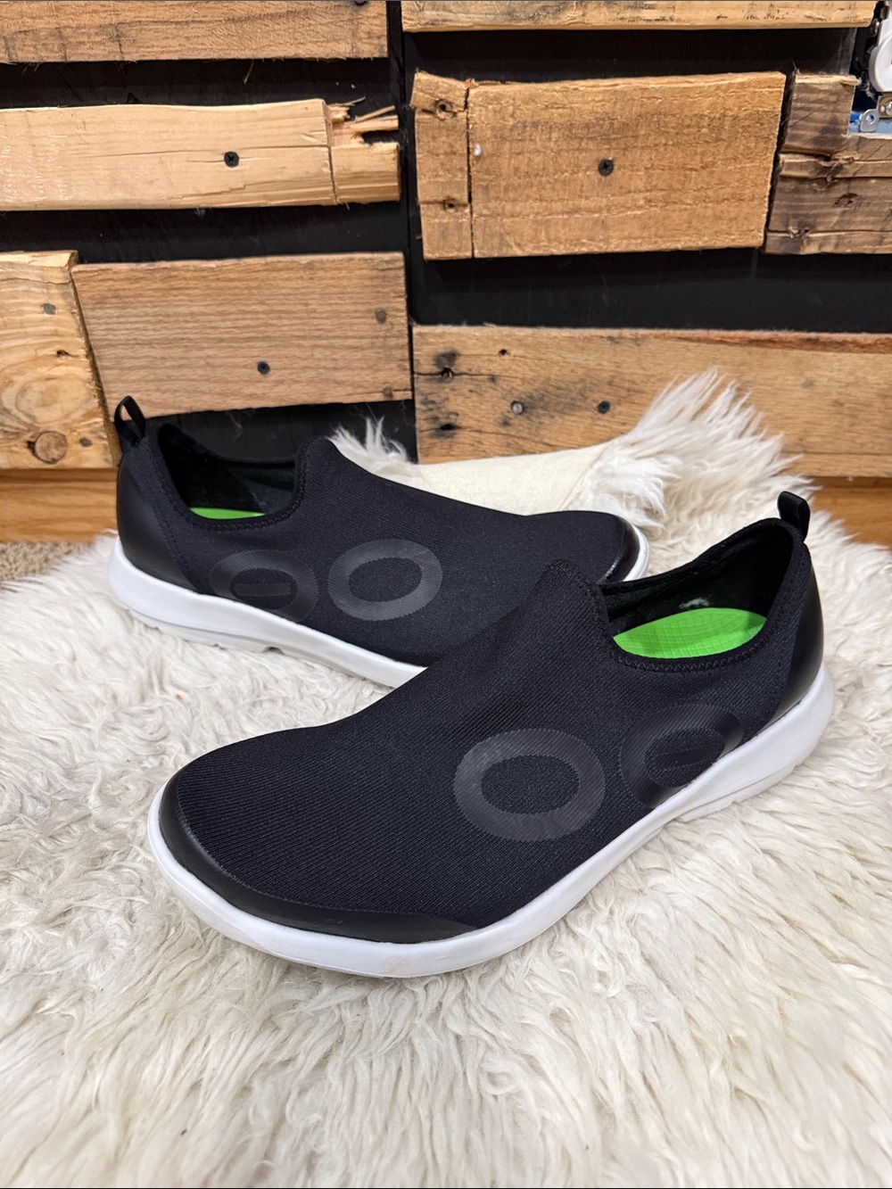 OOFOS 00mg Low Mens Size 13 Black White Athletic Recovery Slip On Shoes
Sneakers